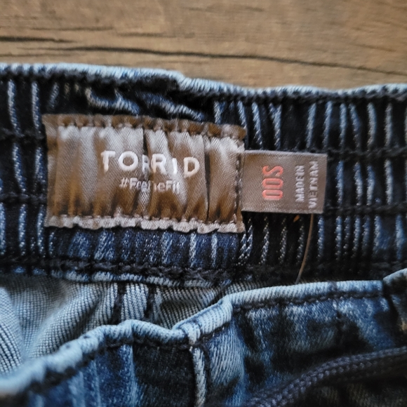 Torrid boyfriend jeans - Picture 4 of 7
